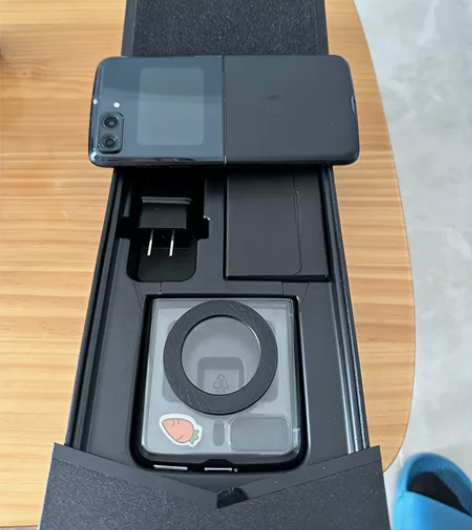 摩托罗拉MOTO razr 2022 12...