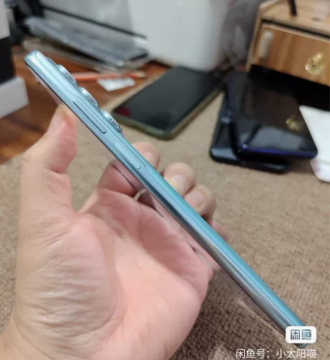 摩托罗拉12+512，带原装充电器，数据线...