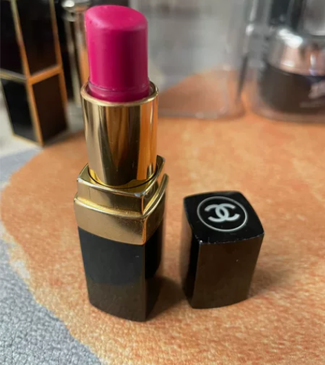 香奈儿coco口红一支 颜色不太适合自己，...