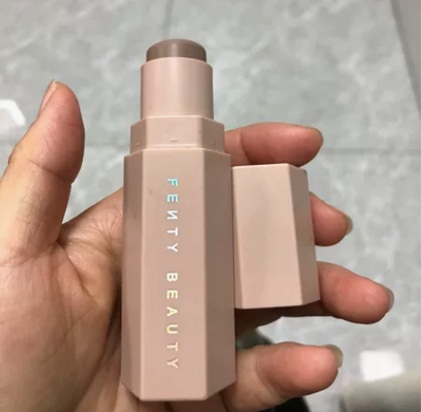 彩妆太多了，用不完，高光，修容，阴影都有，...