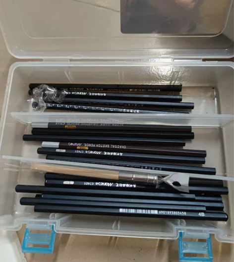 铅笔一整套 双层文具盒 图一全新 图中4盒...