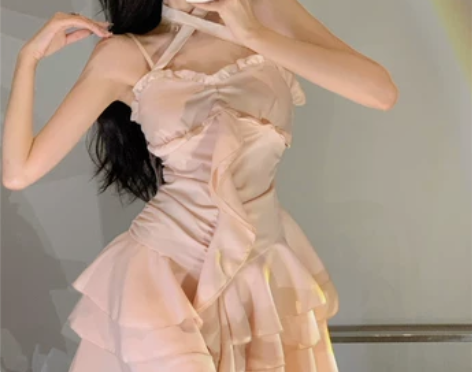 设计感木耳边纯欲交叉挂脖连衣裙女夏季202...