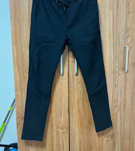 男士黑色裤子，腰围31码，有松紧带，直筒修...