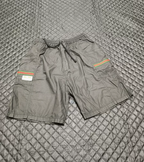 古驰男士红绿织布短裤44码 感兴趣的话点“...