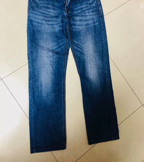 男士牛仔休闲长裤。尺码31 适合2尺3以内...