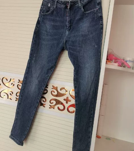 八九新牛仔裤商场专柜，修身款（便瘦腿）身高...