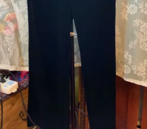 做工超好的一款高端丝绒裤。内里包边。属于高...