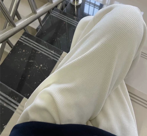 白色条绒阔腿裤，试穿一次 如图这种类型，就...