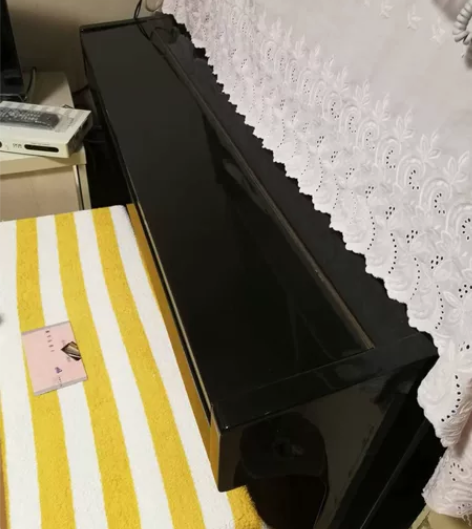 亲戚的钢琴买了17-18年了，有10年没用...