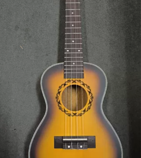 全新23寸云杉桃花心尤克里里56包邮 感兴...