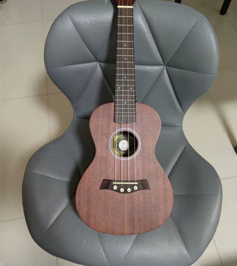 刚入手的安德鲁尤克里里，几乎没使用，跟新的...