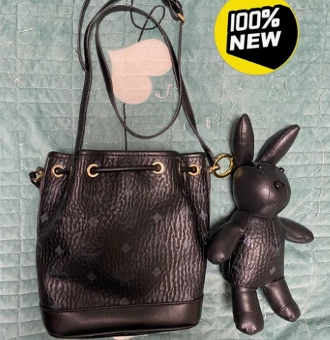 全新女士斜跨包单肩背包 配件：兔子挂件材质...