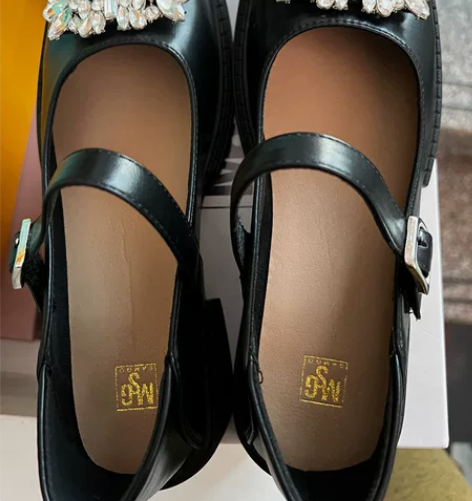 黑色方扣玛丽珍鞋女士单鞋38码 感兴趣的话...