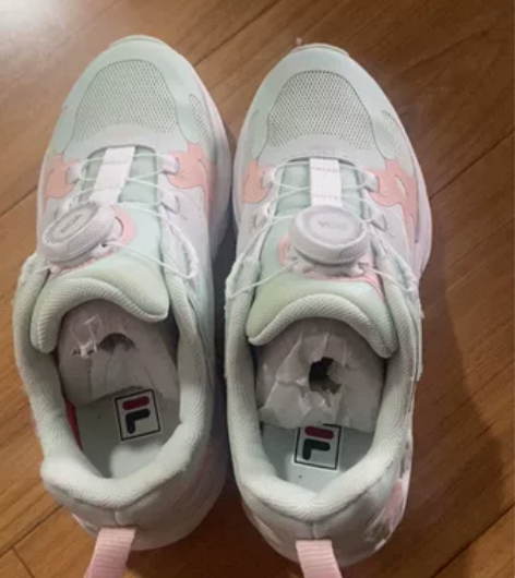 fila 斐乐 运动鞋 别人送的 买短了一...