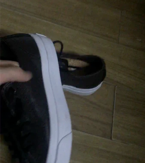 匡威35码正规商店购买，只穿过一次，全新 ...