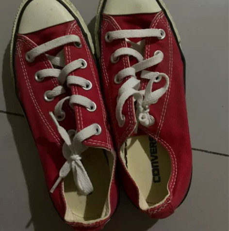 匡威帆布鞋 专柜入 红色 感兴趣的话点“我...