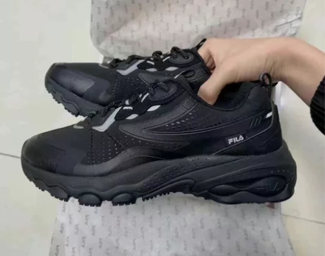 斐乐FILA今天黑五特价 国内贵一倍 黑色...