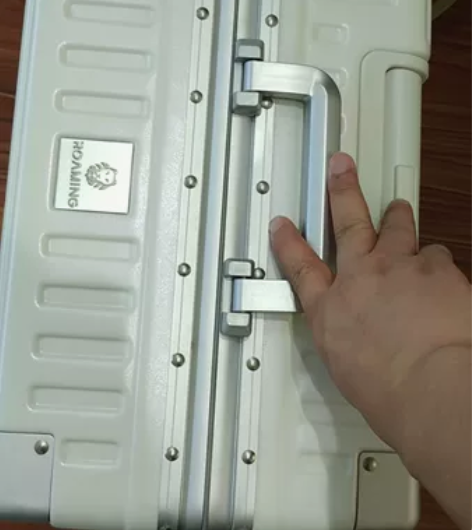 本人优行箱包淘宝店，全新行李箱，漫游品牌，...