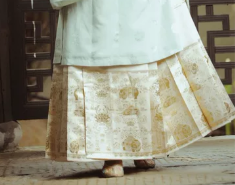 兰若庭汉服太平有象秋冬织金马面 感兴趣的话...