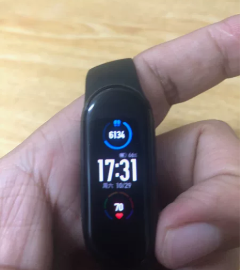 小米手环5，有充电器，送两个表带 防水，没...
