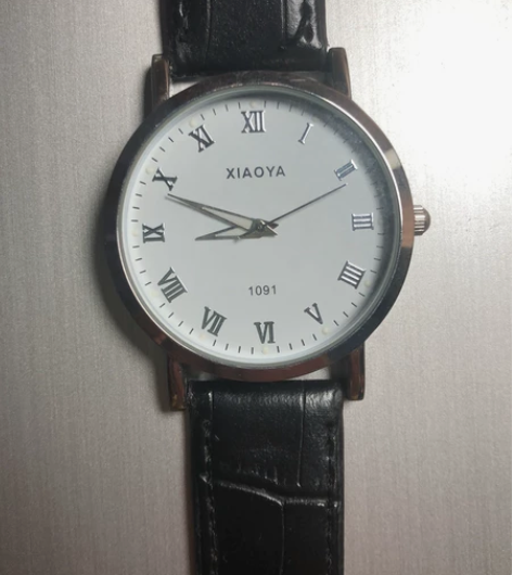 手表。品相如图基本全新。无瑕疵。 感兴趣的...