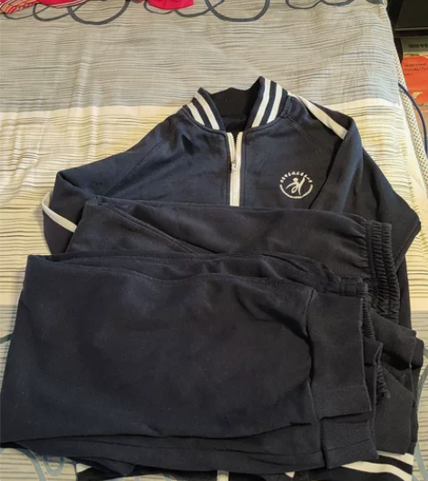 景泰小学校服，150码，两条裤子，一件衣服...