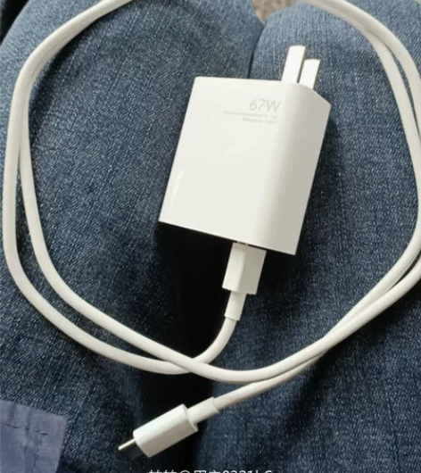 刚在转转里买的二手手机，然后在附近的小米专...