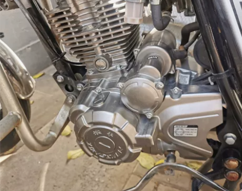 朋友的摩托车，21年4月的宗申，跑了四千多...