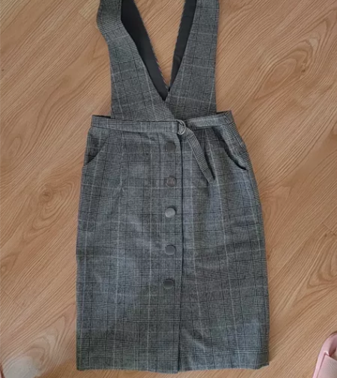 背带裙，衣服太多穿不过来，低价转让不退不换...