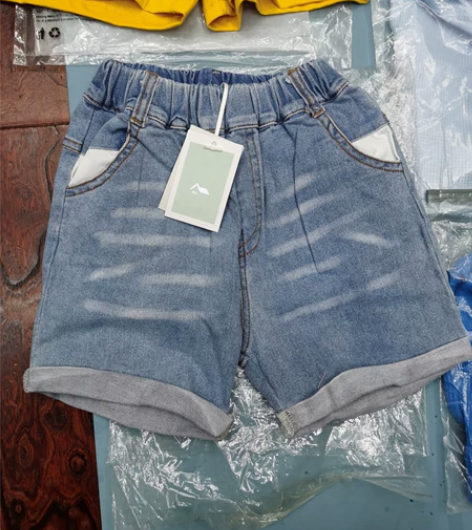 NIAI牛仔短裤 110码 料子很软很舒服...