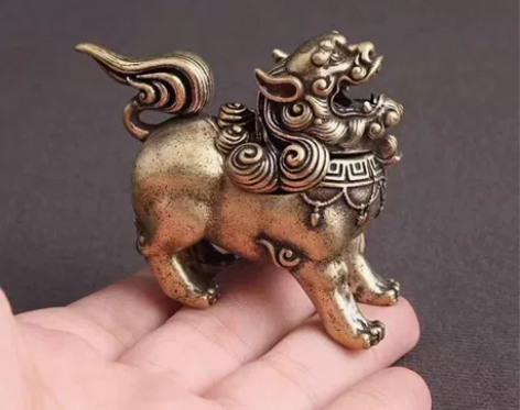低价出售黄铜做旧防古玩瑞兽麒麟朝天吼檀香熏...