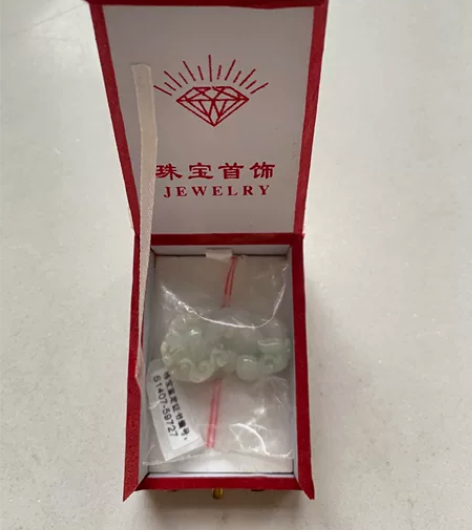 全新的玉雕貔貅，带盒发出，送人自留都可以。...