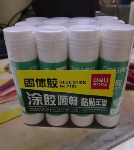 得力固体胶12支装8元包邮 固体胶棒学生用...