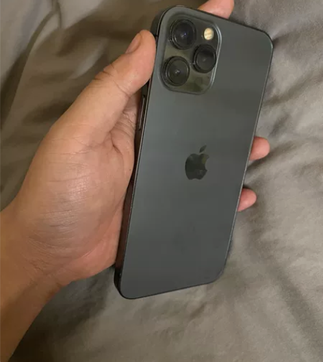 苹果12promax128深蓝色 屏幕有一...