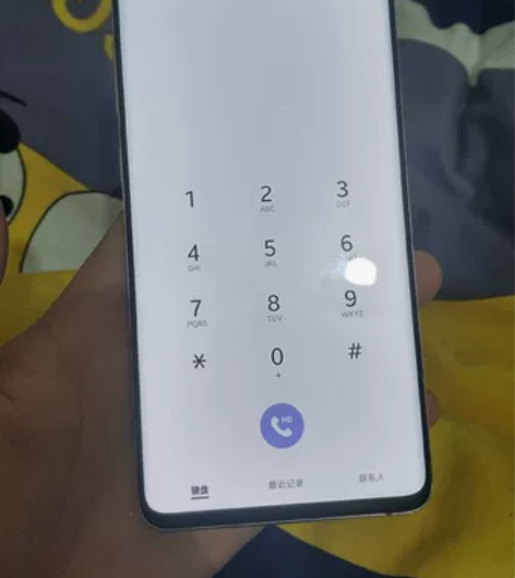 三星S10 5G 后面三个角磕碰  戴个壳...