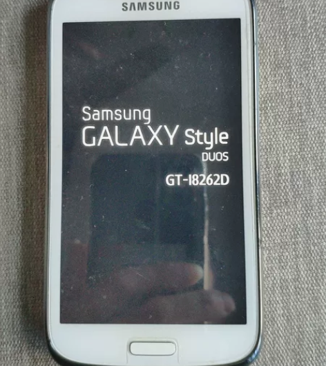 三星手机，小巧玲珑，携带方便，性能、做工很...