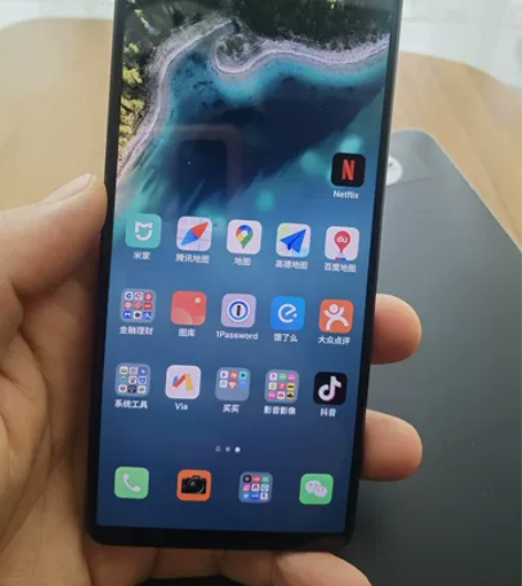 sony xperia 1 iii 有后背...