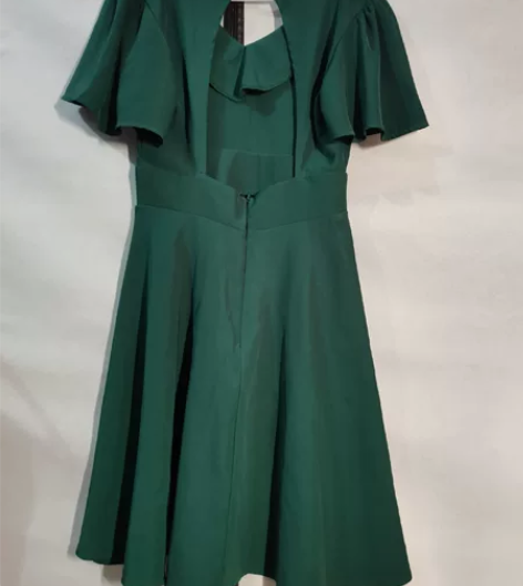 墨绿色垂感镂空连衣裙 真的很漂亮！！背后是...