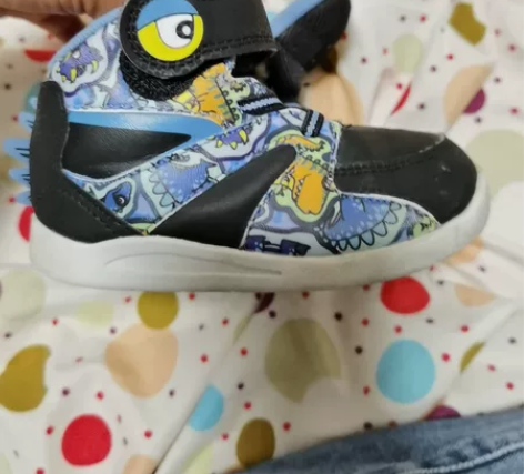 安踏运动鞋,八九成新 感兴趣的话点“我想要...