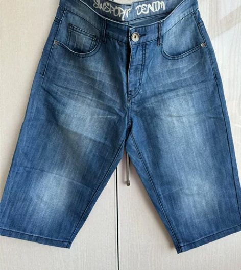 短裤两条，5元一条，邮费自理，不退不换 感...