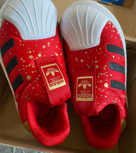 阿迪贝壳鞋,实拍,实物更好看。京东购入的,...