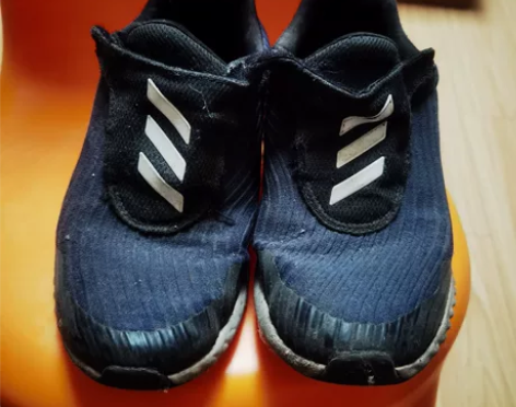 阿迪男童运动鞋，33码，内长20cm，专柜...