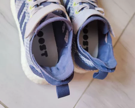 阿迪童鞋 内长180 感兴趣的话点“我想要...