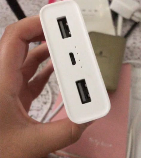 赠送充电线，小米20000毫安充电宝49元...