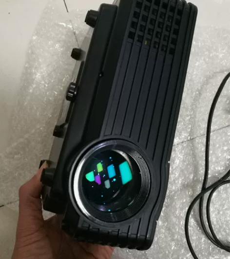 投影机一台，小型家用投影机，支持USBU盘...