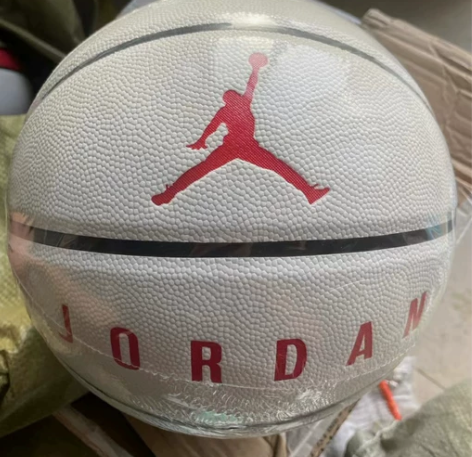 闲置篮球处理1，亏本甩了，实体店不做了，材...