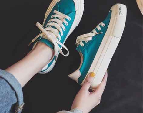 ?香港帆布鞋，鞋底厚实舒服，颜色很亮，年初...