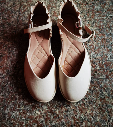 闲置卓诗尼 圆头真皮一字扣低跟单鞋女包头舒...