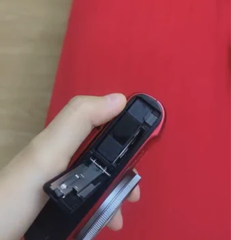 红色的卡西欧zr1000，买了好一段时间了...