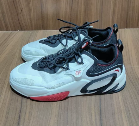 安踏男鞋44.5码运动鞋跑步鞋。二手转让放...